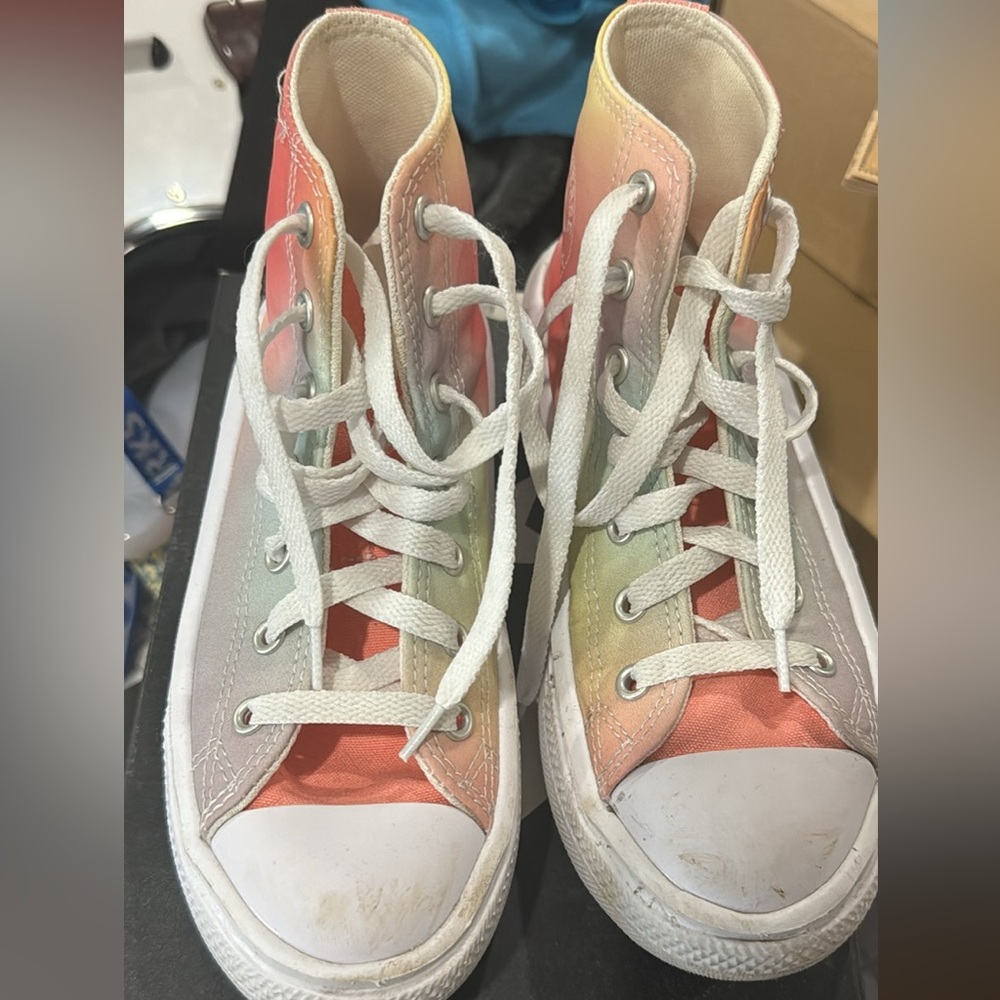 Chuck Taylor All Star Platform Hightop. Girls Size 2